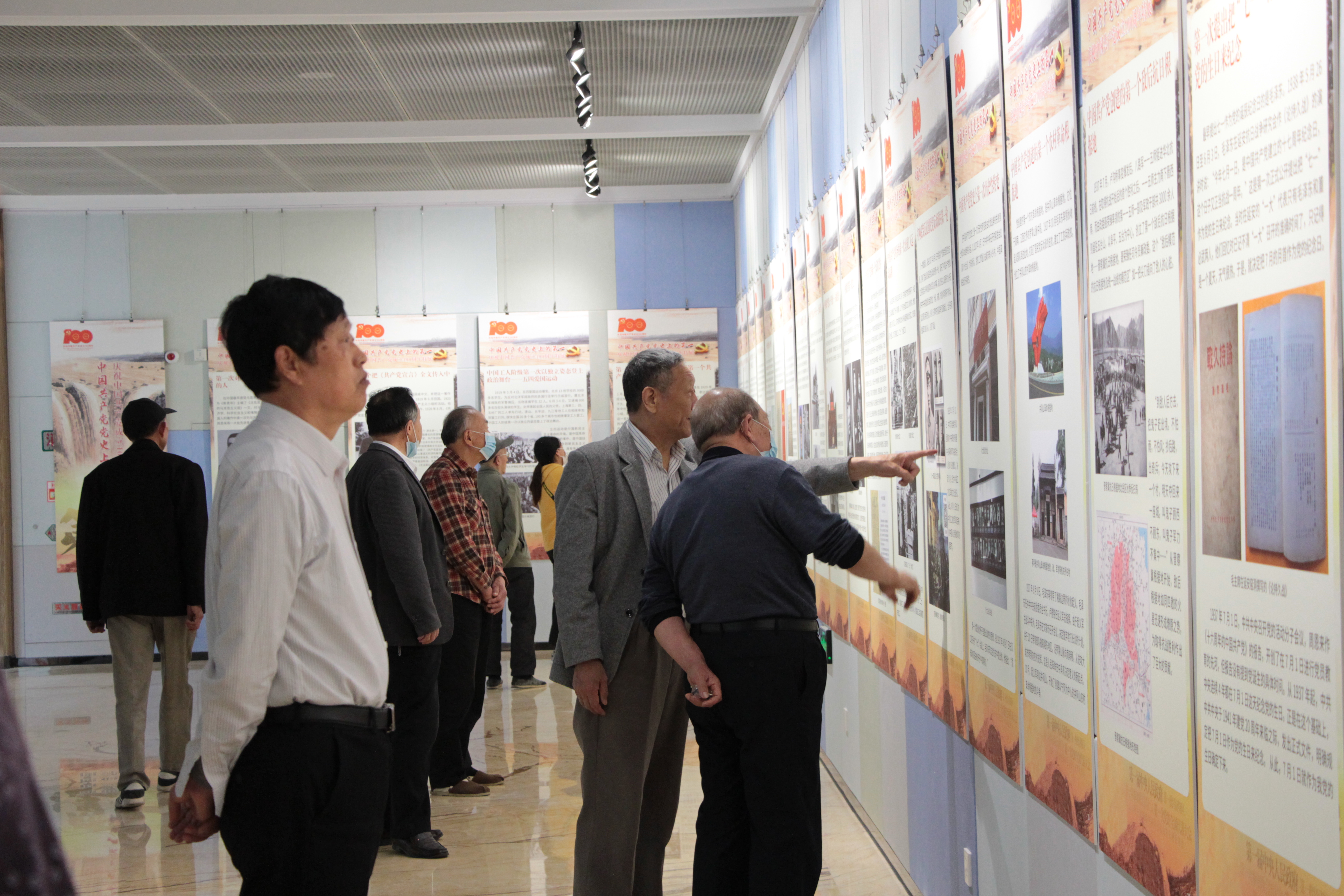 【5月份展讯】“中国共产党党史上的第一”在市图书馆展出