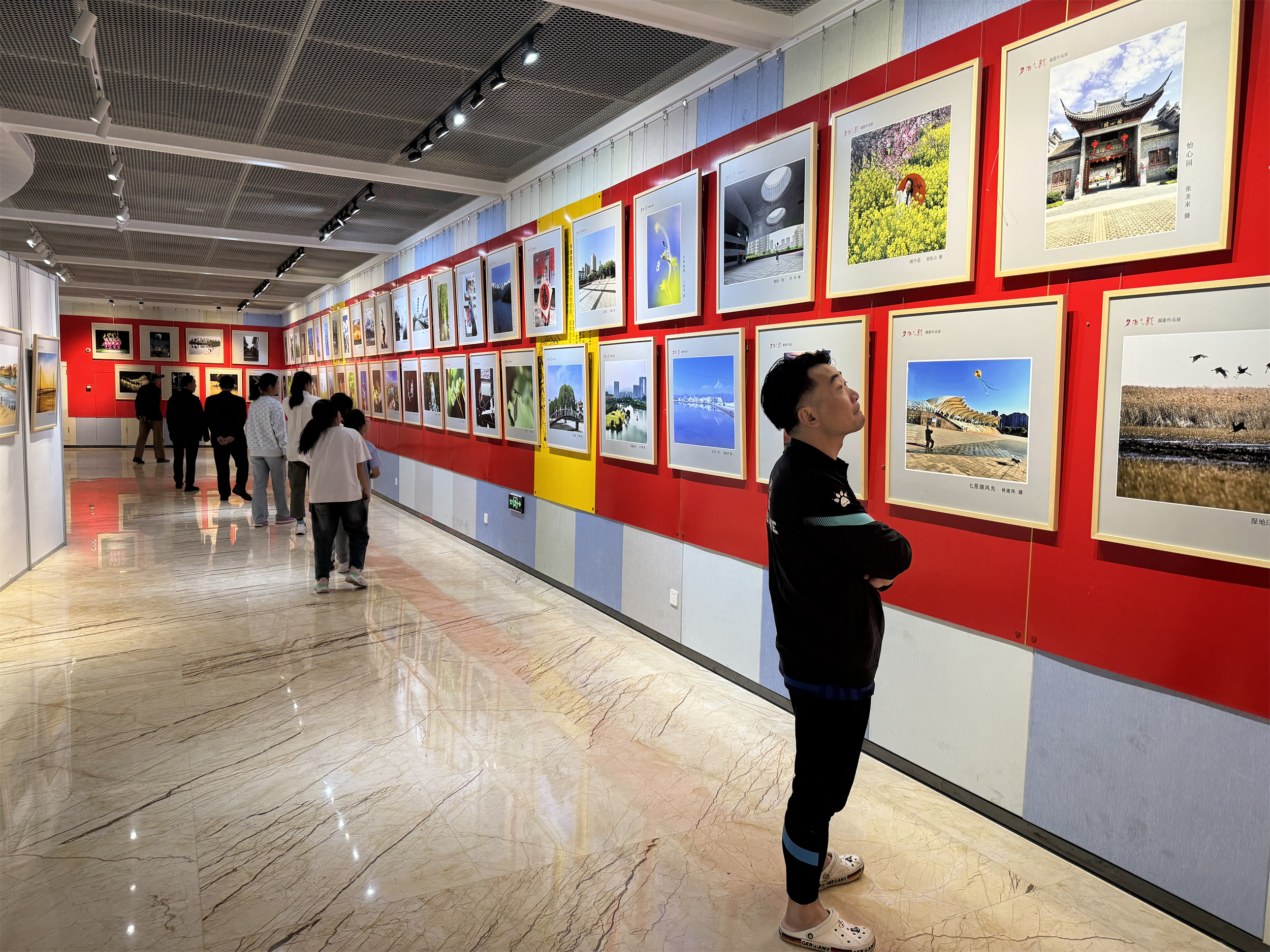 “夕阳之歌”——海安市老年大学摄影班师生作品展 在海安市图书馆展出